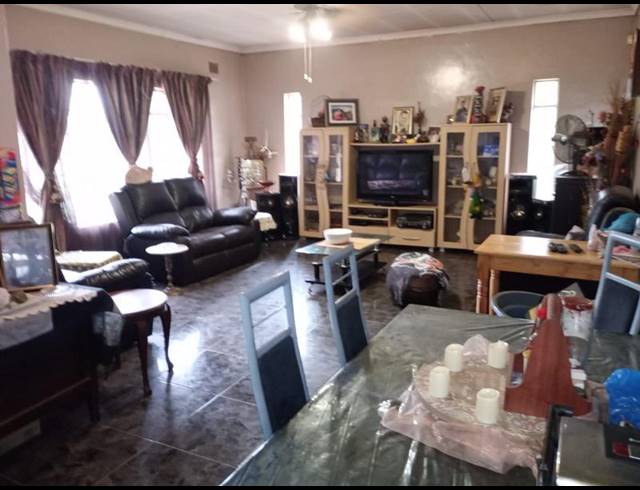 3 BEDROOM HOUSE FOR SALE IN DUNCANVILLE